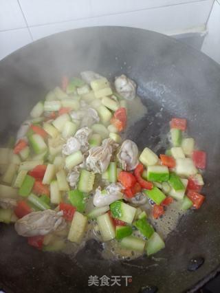 茭瓜炒纯瘦肉可以吃吗视频,茭瓜炒纯瘦肉，营养均衡的快手菜分享  第2张