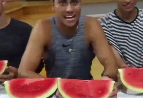 在韩国人面前吃瓜视频,一场跨文化美食体验