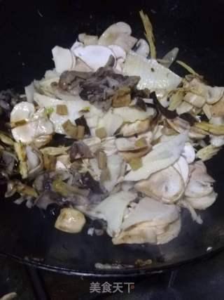 菌菇毛瓜煮汤可以吃吗视频,家常美味营养汤品分享