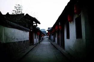 阆中古城吃瓜事件视频播放,视频曝光引发网友热议  第2张