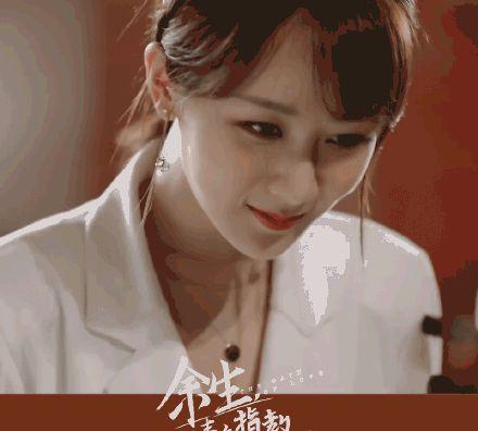 杨紫和鞠婧祎吃瓜视频,娱乐圈幕后趣事大揭秘  第3张