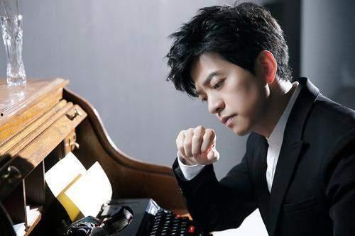 八组吃瓜少女李健视频,揭秘明星幕后趣事