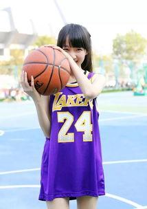 吃瓜打篮球女生网红视频,网红女生的篮球魅力瞬间  第2张