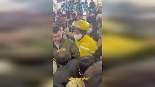 夫妻打架观众吃瓜视频  第2张