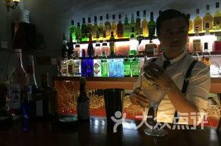 南宁酒吧吃瓜事件视频播放,视频曝光引发热议  第2张