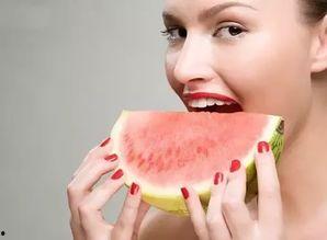 吃瓜容易烂嘴吗视频讲解,揭秘“吃瓜容易烂嘴”的真相  第2张