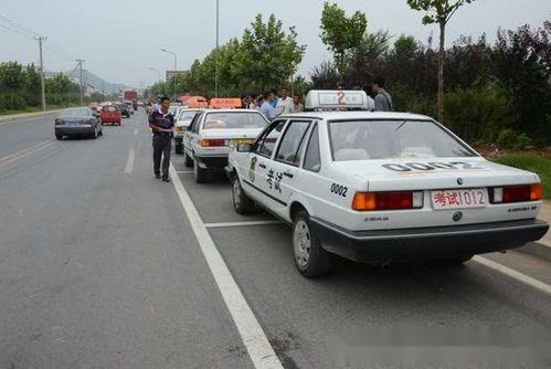 考科目三吃瓜视频,吃瓜群众围观“真实版”驾考风云