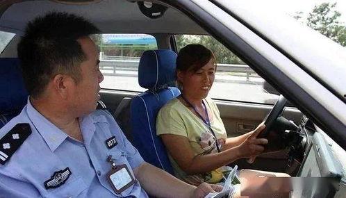 考科目三吃瓜视频,吃瓜群众围观“真实版”驾考风云  第3张