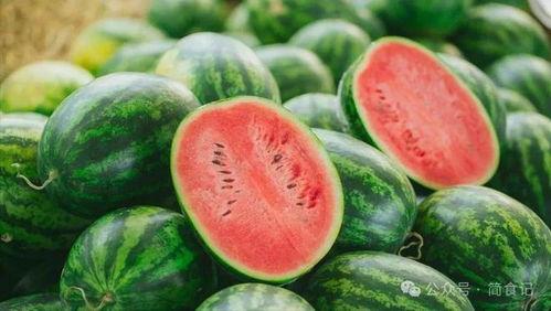 吃两瓜的视频在线观看,在线观看视频，解锁夏日清凉美味  第3张