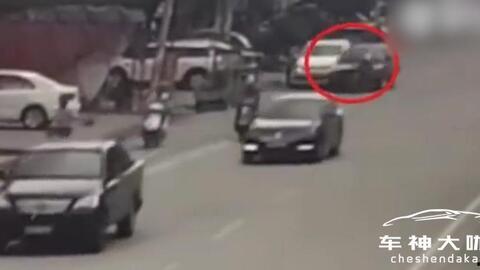 司机吃瓜撞车视频大全,惊险瞬间！司机吃瓜撞车视频大盘点  第2张