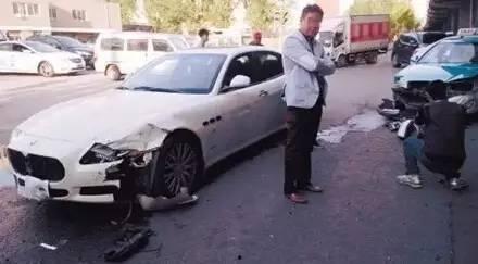 司机吃瓜撞车视频大全,惊险瞬间！司机吃瓜撞车视频大盘点  第3张