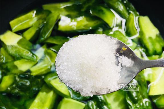 泰国人吃凉瓜视频大全,凉瓜美食视频大盘点  第3张