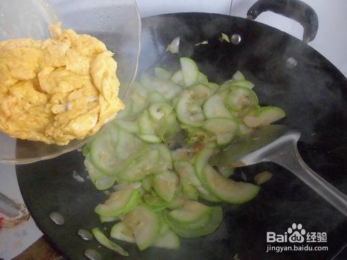 小村民吃角瓜视频,揭秘乡村美食新风尚  第3张