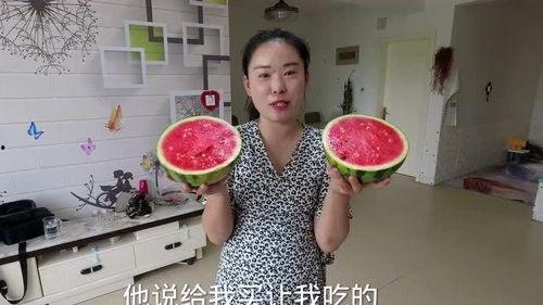 路边买瓜吃视频,体验夏日街头美食风情  第2张