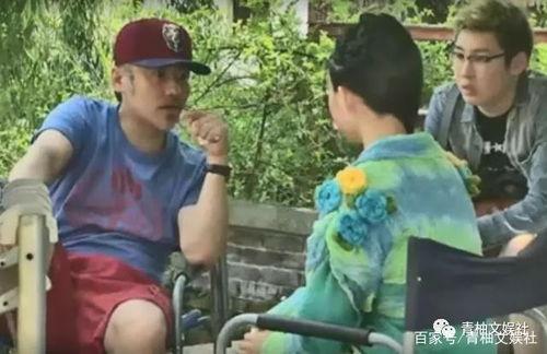 二女吃瓜的视频,揭秘娱乐圈幕后风云  第2张