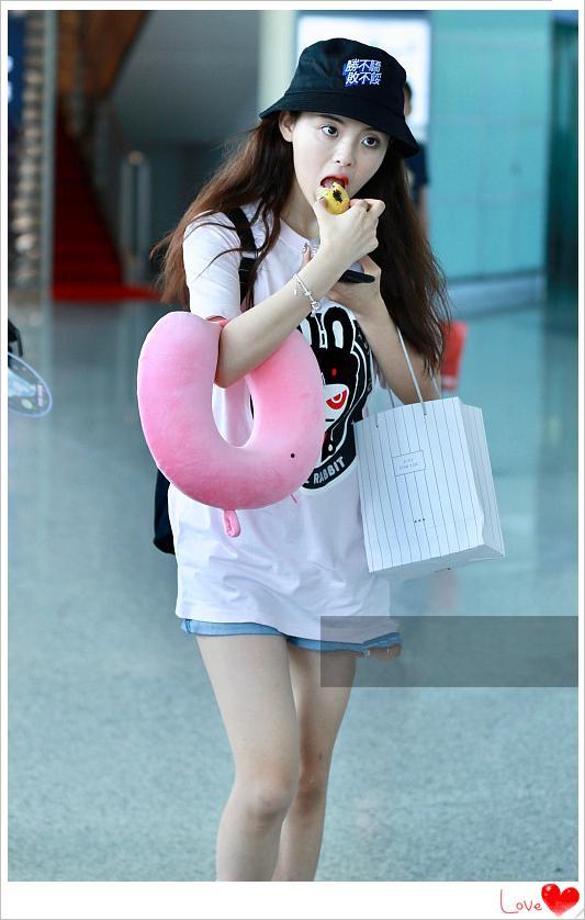 吃瓜少女机场视频大全,吃瓜少女视频大全揭秘明星幕后趣事  第3张