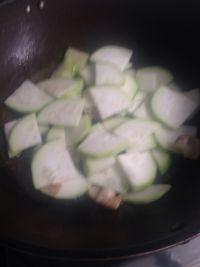 吃的蒲瓜要扒皮吗视频,视频教你轻松扒皮技巧