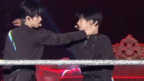 贺峻霖吃瓜视频在线观看