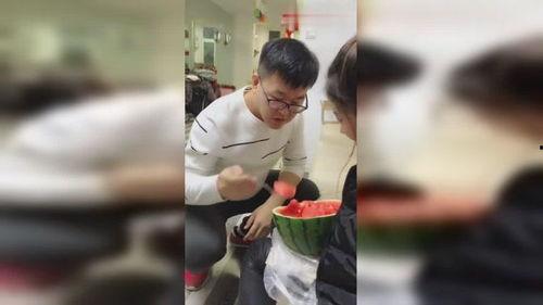 男友看吃瓜视频,揭秘娱乐圈幕后真相  第3张