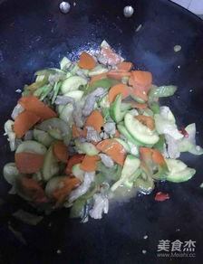 茭瓜炒柿子可以吃吗视频,家常美味新尝试