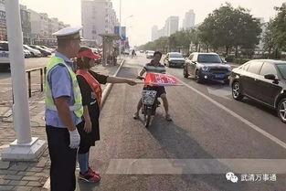 行人吵架路人吃瓜视频,路人“吃瓜”见证人间百态