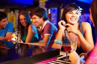 酒吧吃瓜女孩视频大全,揭秘夜店里的欢乐时光  第2张