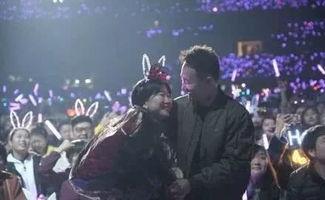 吃瓜现场演唱会视频,现场狂欢！吃瓜群众直击吃瓜现场演唱会盛况  第3张