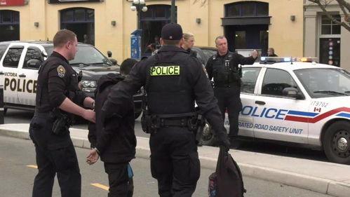 出门带保安吃瓜视频,一场别开生面的出门秀  第2张