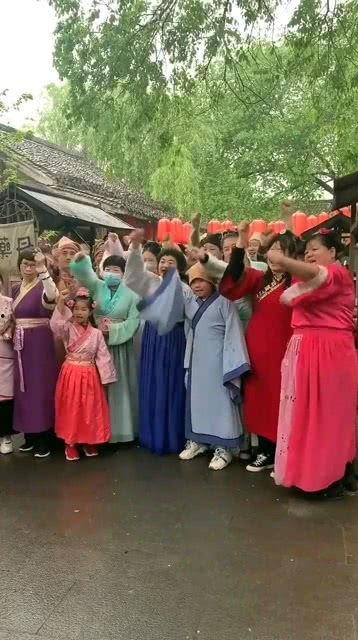 吃瓜群众视频表演,趣味横生的娱乐盛宴  第3张