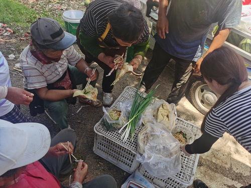 农村人聚众吃瓜事件视频  第3张