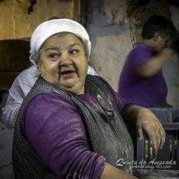 原始吃瓜大妈是谁呀视频,揭秘“原始吃瓜大妈”视频背后的神秘人物