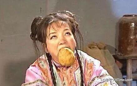 原始吃瓜大妈是谁呀视频,揭秘“原始吃瓜大妈”视频背后的神秘人物  第2张