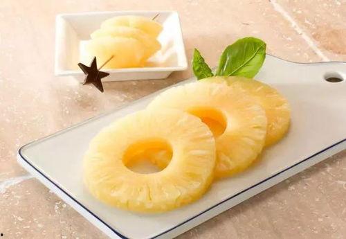 旅游女子吃蜜瓜视频,女子品尝甜蜜瞬间，记录美好旅游瞬间  第2张