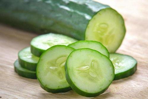 旅游女子吃蜜瓜视频,女子品尝甜蜜瞬间，记录美好旅游瞬间  第3张