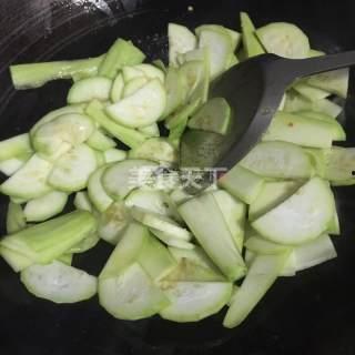 西葫瓜不能炒着吃吗视频  第2张