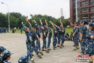 军训跳舞肩带视频 吃瓜,吃瓜群众热议军营风采  第2张