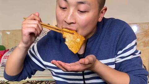 小肖一家人吃瓜视频,温馨日常引网友热议  第2张