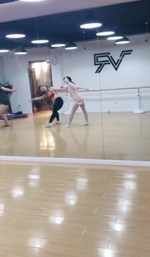 吃瓜跳舞在线视频,在线视频带你领略独特魅力