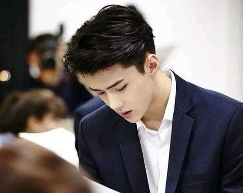 吴世勋搞笑吃瓜视频,笑料连连，带你领略明星日常趣味  第2张