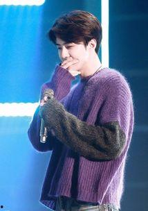 吴世勋搞笑吃瓜视频,笑料连连，带你领略明星日常趣味  第3张